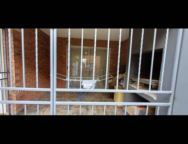 2 BEDROOM TOWNHOUSE FOR SALE IN TERENURE